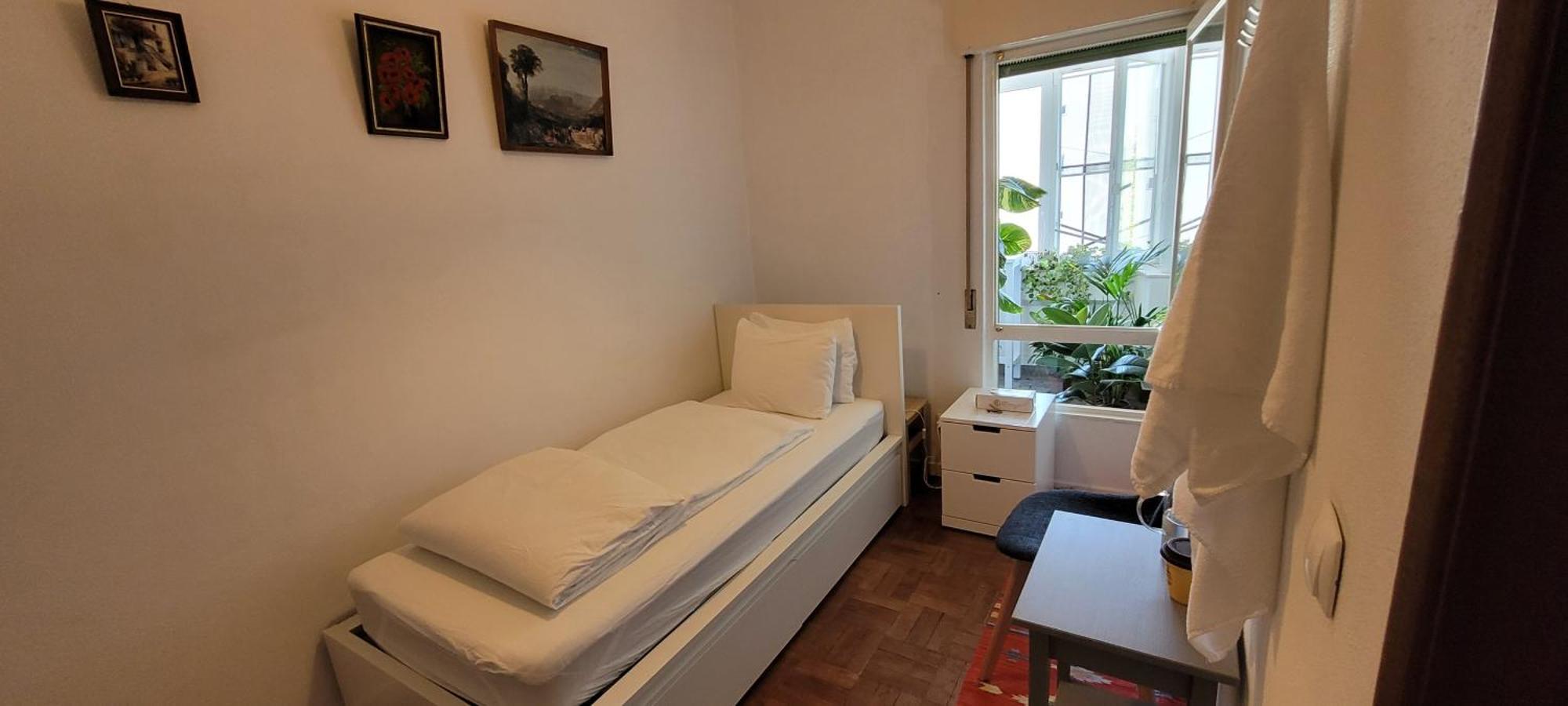 Cozy Near Airport , Metro And Train Station Lissabon